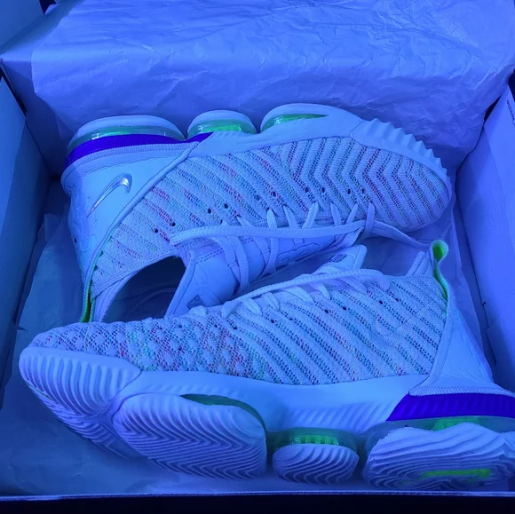 LeBron 16 Buzz Lightyear size 11 Nike lebron 16 - Buzz lightyear - Size 11 - 2018 A02588-102  main image 3